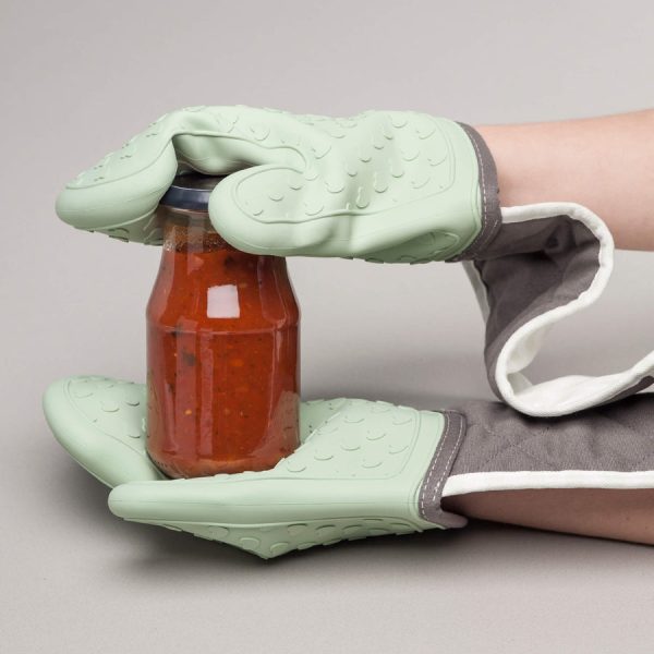 zeal-v133_silicone-double-oven-glove-in-sage-green_gingham-and-hearts_jar-twist_900x900