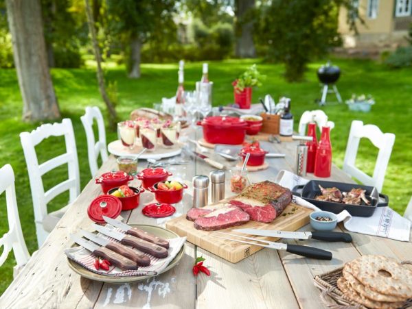 65044 – Staub Round Cocotte 28cm – Cherry – LS (1)