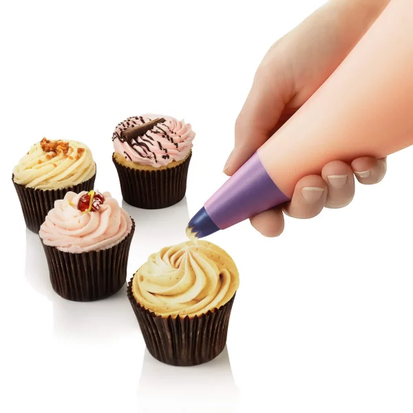 zeal-n85_silicone-piping-bag_in-use-piping-cakes_2000x2000