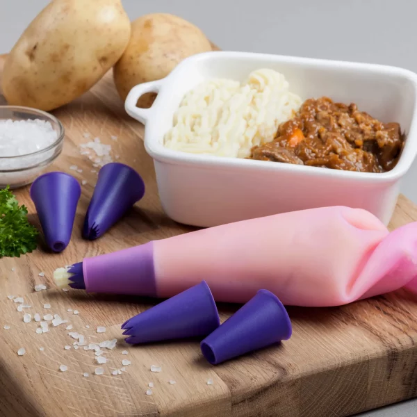 zeal-n85_silicone-piping-bag_lifestyle_2000x2000