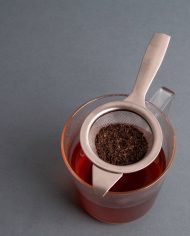 83422 – La Cafetiere – Long Handled Tea Strainer wDrip Bowl – LS – 01
