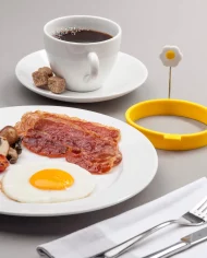 zeal-j224_round-egg-rings-in-yellow_lifestyle-breakfast_2000x2000