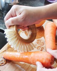 Eco-Basics-Vegetable-Brush_lifestyle_1000-x-1000