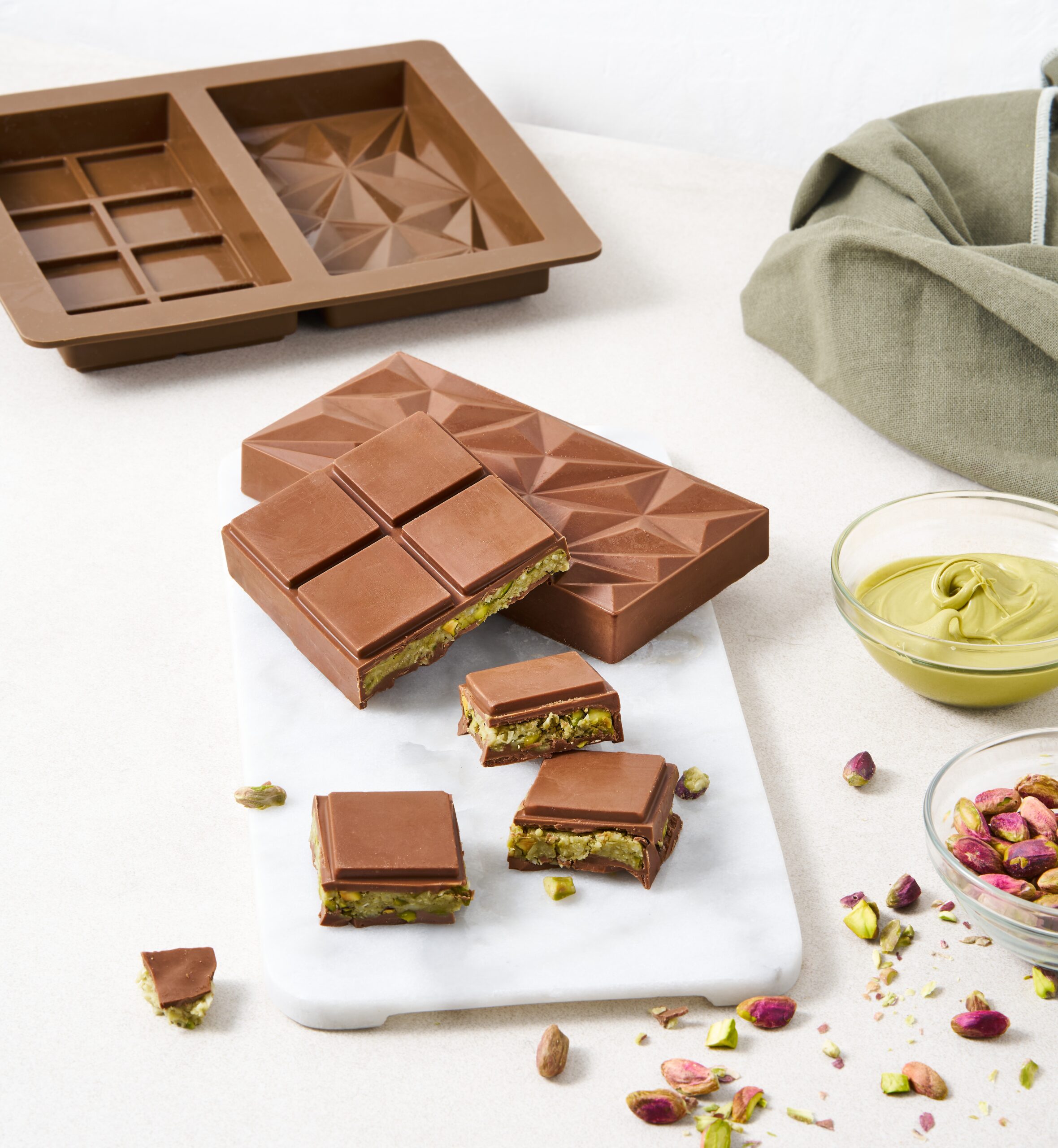 Avanti Deep Chocolate Mould 2 Piece - Image 3